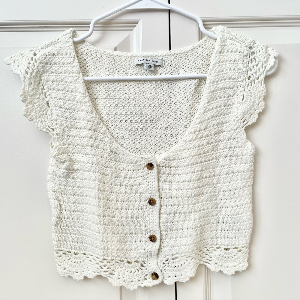 American Eagle women’s cream crochet cap sleeve button down cropped top small